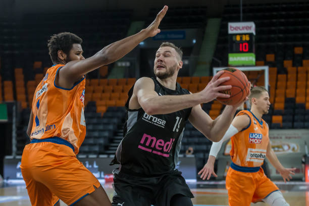 首发身份 首发身份